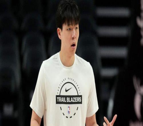 健康第一！楊瀚森因背部拉傷缺戰G聯賽：穿便裝場邊觀戰