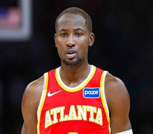 庫(kù)明加明日老鷹生涯首秀！名記稱(chēng)其與約翰遜風(fēng)格重疊：或再被交易