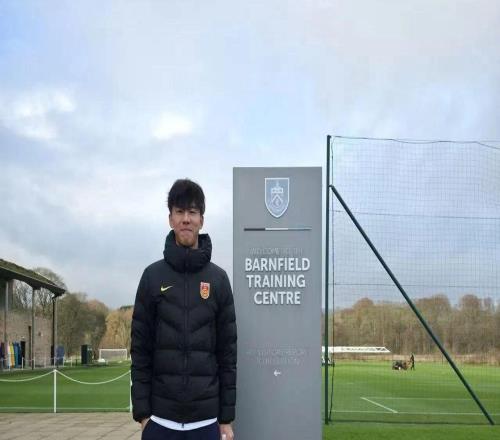 官宣！英超倒數(shù)第2簽18歲中國前鋒身披9號球衣租借塞爾維亞球隊