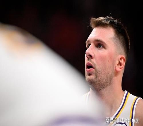 臥槽！東契奇拒絕投絕殺球，湖人很無奈