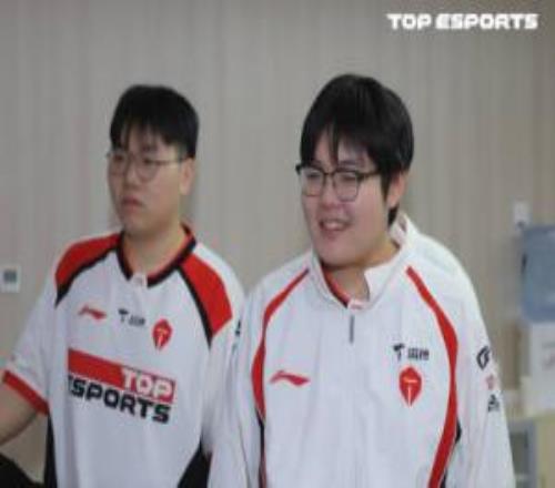 完全退化了369全場難有亮眼表現對線遭突破打野來就有團戰查無此人