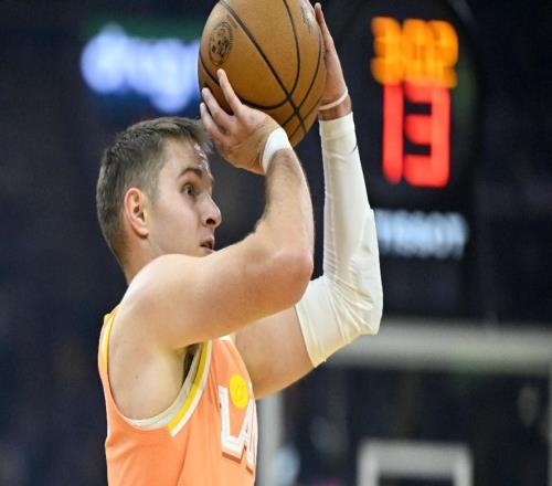 騎士10994大勝尼克斯球員評價：5人優秀，2人及格，2人低迷