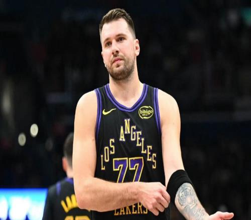 詹姆斯錯失絕殺!湖人遭逆轉,東契奇22分9板15助,但效率很低