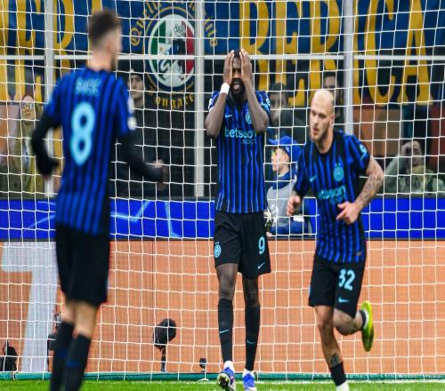 自1112賽季曼聯后，國米是首支無緣16強的上一年歐冠亞軍球隊