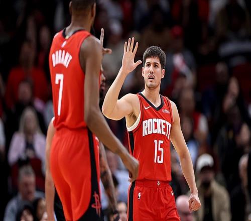 手感相當(dāng)不錯，但火箭還是不愿意給后場新星提供多一些出手機會