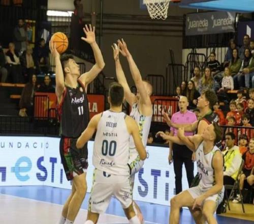 余嘉豪2.8萬(wàn)里馳援郭士強(qiáng)，他是戰(zhàn)勝日本男籃的最后底牌