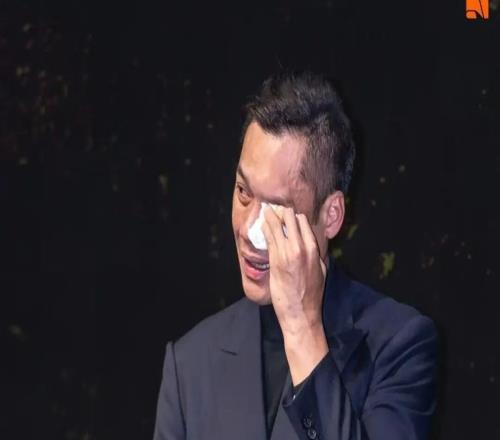 43歲！淚灑現(xiàn)場，這次是真的說再見了