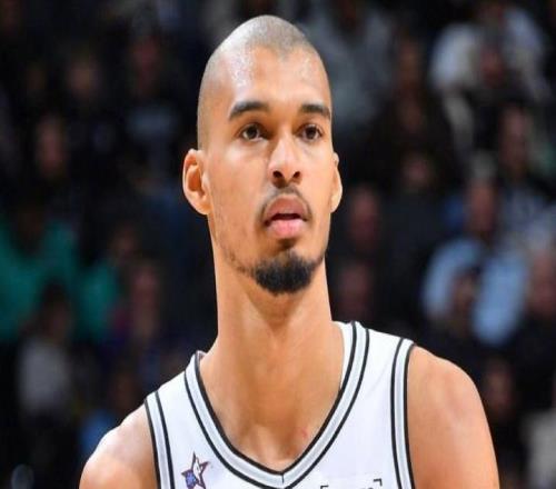 雷霆躺升聯(lián)盟第一！馬刺力克活塞豪取9連勝文班21+17+6帽