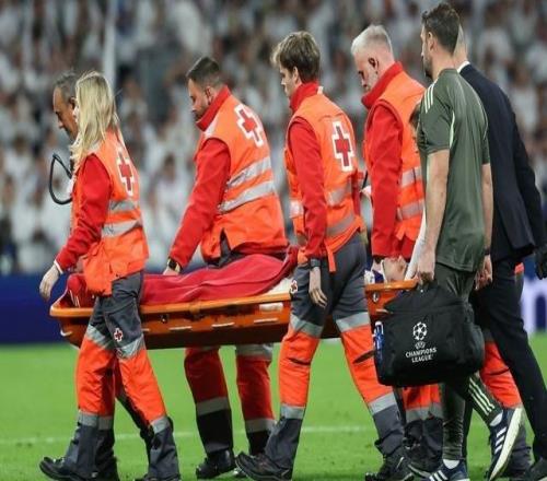 大水沖了龍王廟！皇馬球員短時間兩次相撞，阿森西奧被擔(dān)架抬出