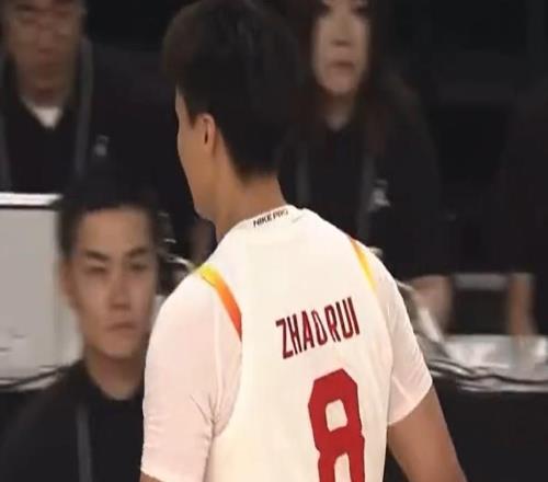 裁判“發(fā)力”了是吧趙睿進(jìn)攻被吹罰犯規(guī)，累計(jì)5次被罰下