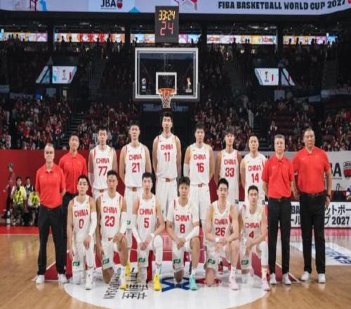 中國男籃vs日本首節：廖三寧4分1助，中國男籃1121落后