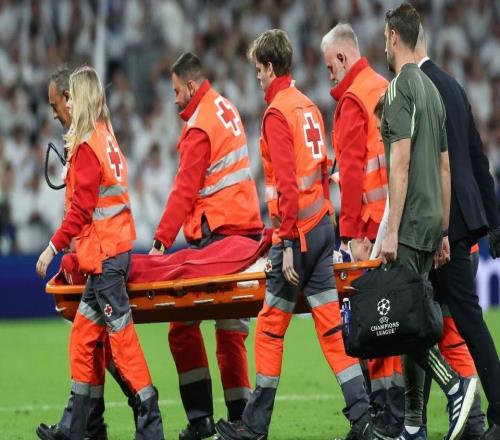 赫伊森又惹爭(zhēng)議皇馬隊(duì)友重傷他在看臺(tái)嬉笑打鬧！名嘴怒批：冷血