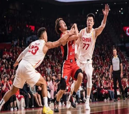 中國男籃逆轉日本，看看媒體人怎么說，蘇群盛贊，賈磊怒斥黑哨