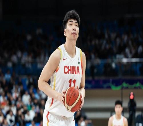 中國男籃VS日本，CCTV5明晚直播！余嘉豪從西班牙飛北京再到琉球