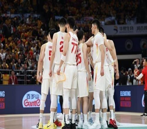 中國(guó)男籃公布對(duì)陣日本隊(duì)的12人名單，胡明軒、趙嘉義落選