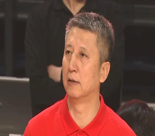 男籃首節被日本吊打！防守+籃板全垮，進攻多人打鐵，戰術也不行