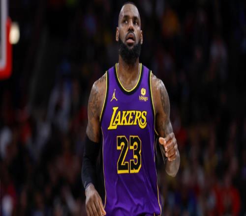 詹姆斯在2016年大逆轉(zhuǎn)73勝總亞軍勇士至今,得分比萊昂納德還多!