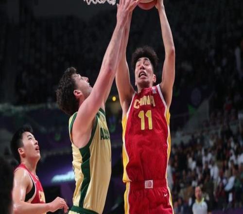 世界杯預(yù)選賽客場(chǎng)挑戰(zhàn)日本隊(duì)，中國(guó)男籃必須要攻出去