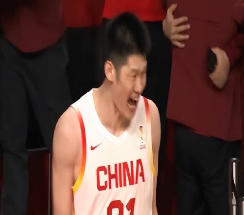 對手膝蓋頂人沒事，郭士強理論卻吃T！最后1分鐘中國隊經歷了什么