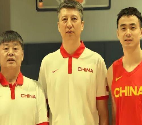 中日12人對比！中國男籃陣容更合理，日本主帥棄霍金森是煙霧彈嗎