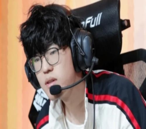 Jiejie：Wei今天發(fā)揮得也很好，對局上跟他沒有太多的1v1