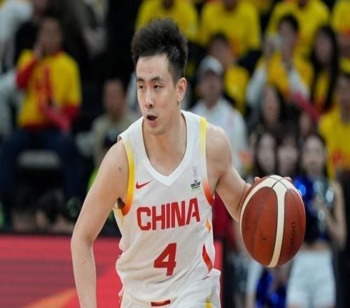 男籃關(guān)鍵戰(zhàn)！趙睿趙繼偉挑大梁，日本隊棄用霍金森