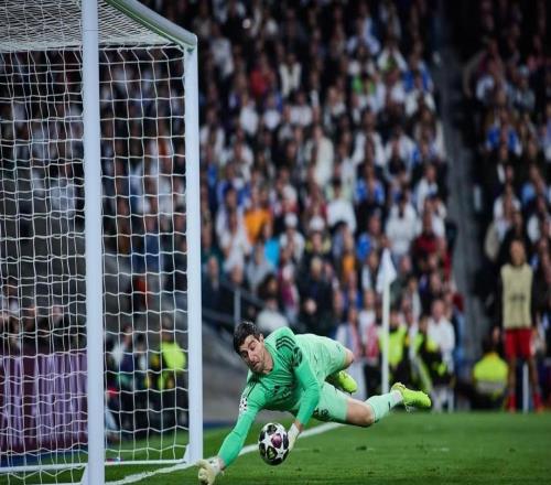 庫爾圖瓦曬圖：只要全隊同心、有球迷的支持，我們不可戰(zhàn)勝