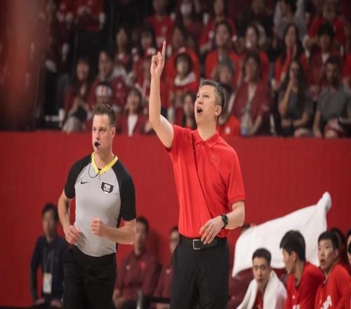 15分逆轉！媒體人：日本沒那么強裁判太瘋狂沒黑哨男籃能贏20分