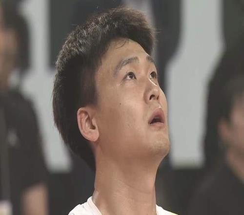 趙繼偉巔峰之夜，中國男籃逆轉日本，胡金秋20+12四大后衛轟52分