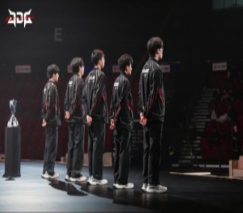 JDG發(fā)布戰(zhàn)勝TES賽后返圖：堅定向前！