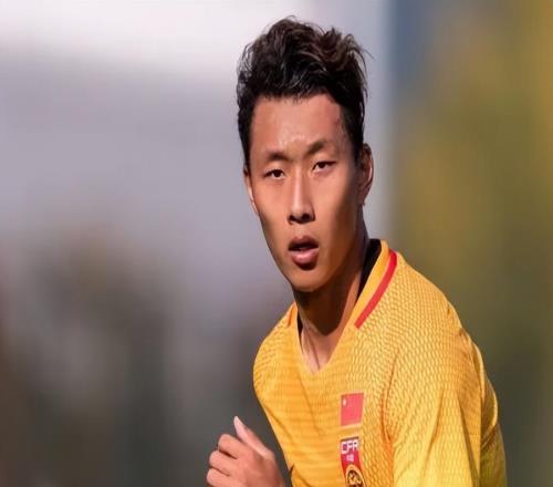 成都蓉城中衛(wèi)位置完成一筆重量級簽約！曾是國奧隊(duì)長，剛?cè)脒x國足