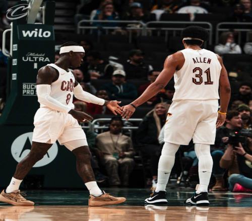 哈登缺陣阿倫空砍兩雙，火箭舊將20+8+5+5+準絕殺，雄鹿復仇騎士