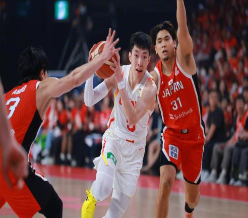 半場落后14分+客場被針對，中國男籃絕境翻盤，亞洲杯亞軍回來了