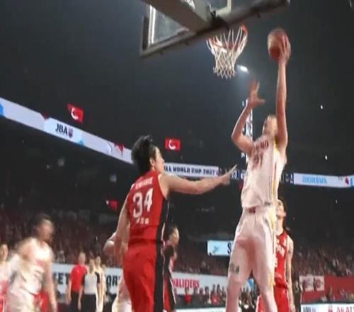 世預賽半場:中國男籃33:47落后日本,趙睿、廖三寧各8分