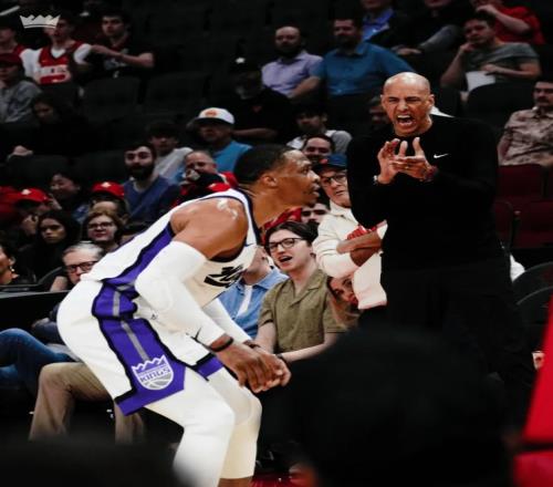 狂勝31分！火箭復(fù)仇國王，杜蘭特轟21+4，威少獨(dú)木難支，探花驚艷