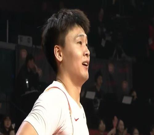 大逆轉！裁判“幫”也沒用！中國男籃太解氣了！