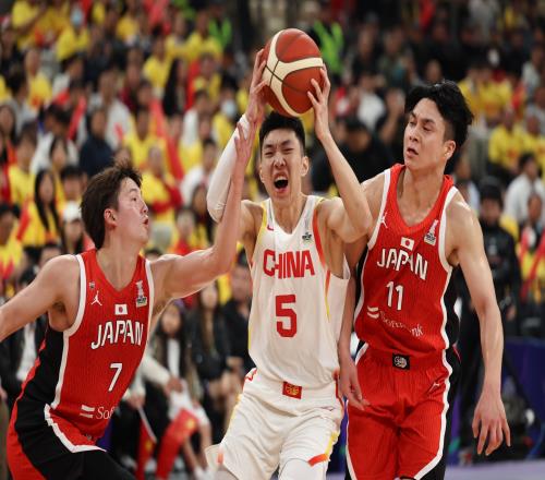 中國(guó)男籃12人大名單出爐！增加3個(gè)新面孔，胡明軒和他最終落選