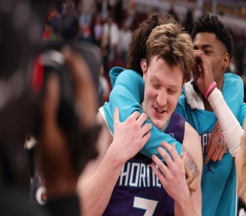 NBA克尼佩爾創(chuàng)最快200記三分，哈登又添“最老紀錄”