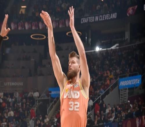 狀態起伏太大了！騎士鋒線大將按理說是有能力成為優秀3D球員的