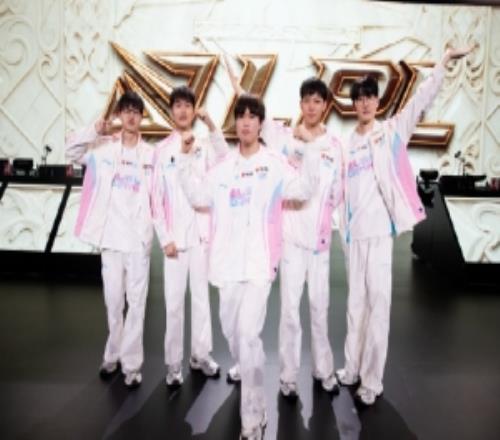 LPL發(fā)布BLG賽后返圖：勢如長虹，穩(wěn)取制勝