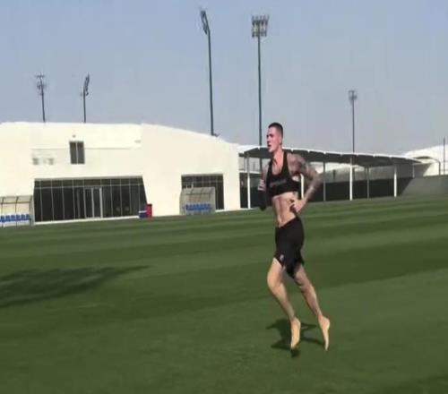 太陽報：對陣埃弗頓賽前，謝什科專程飛往迪拜參加私人特訓