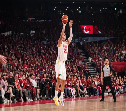 轟12分+關(guān)鍵三分破冰！中國男籃29歲新王牌崛起：他救了郭士強(qiáng)