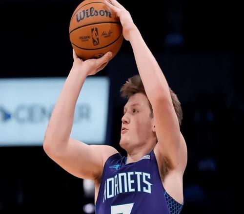 單賽季投進300個三分有多難NBA至今僅5人達成，庫里6次上榜碾壓