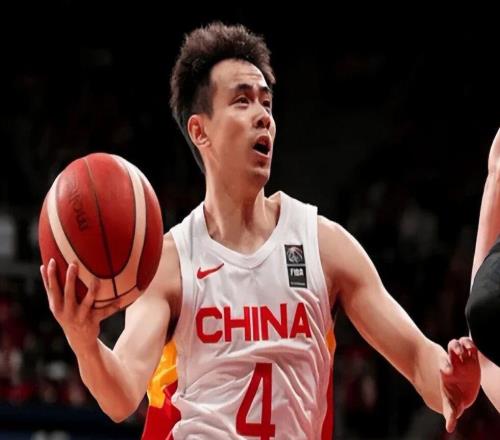 中國男籃完勝日本，球員評分出爐：三人堪稱完美，張鎮麟2.7分
