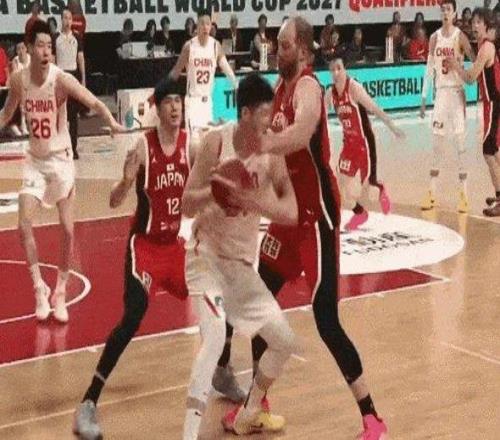 狂吹中國技犯違體日本主場哨離譜!楊毅:無法無天