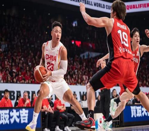 中國男籃獲勝頭號功臣！超級后衛狂砍12+3成救世主，郭士強賭對了