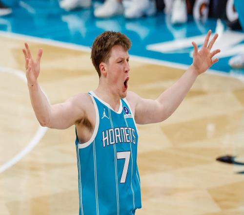 克尼佩爾無敵發揮三分球12投8中狂砸28分晚宴上卻遺憾錯過雙紀錄的美味_NBA直播