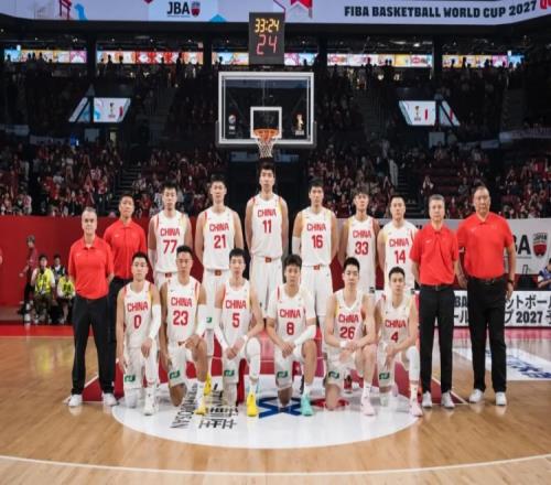 賀希寧的絕妙三分助力中國男籃在客場取得勝利_CBA直播