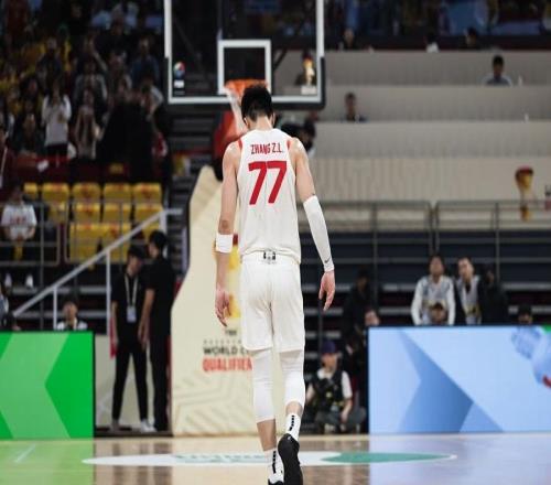 5大數據全是0，郭士強直接棄用！中國男籃逆轉日本，最失意的人