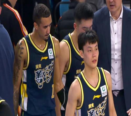 確認(rèn)不打了！廣東鋒線“新王炸”賽季報(bào)銷，杜鋒慘遭重大打擊！